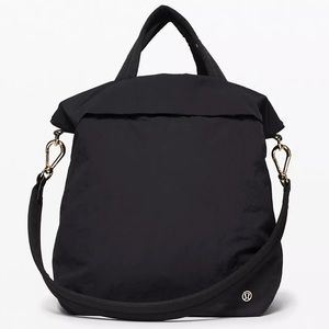 Lululemon On My Level Bag 2.0 19L - Black/Shiny Gold